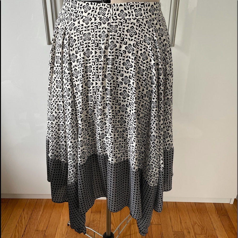 Banana Republic Asymmetrical Skirt Color-Black/White Size 8 NWOT